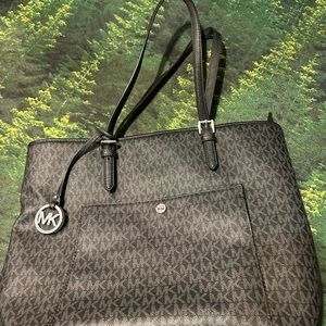 Michael Kors Initial Shoulder bag